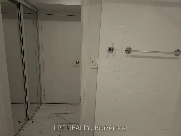 9 Michigan Ave #LEGAL BASEMENT APART — Photo 17