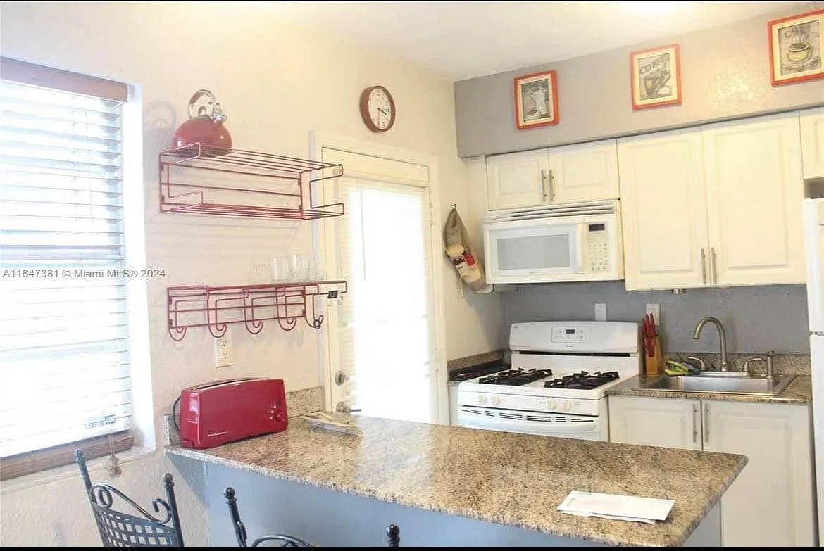 1 bed, 650 sqft, $1,900 — Photo 3