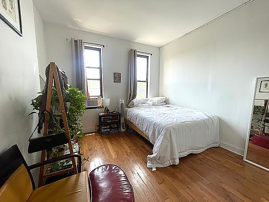 4th image of 297 Troutman St APT 4R