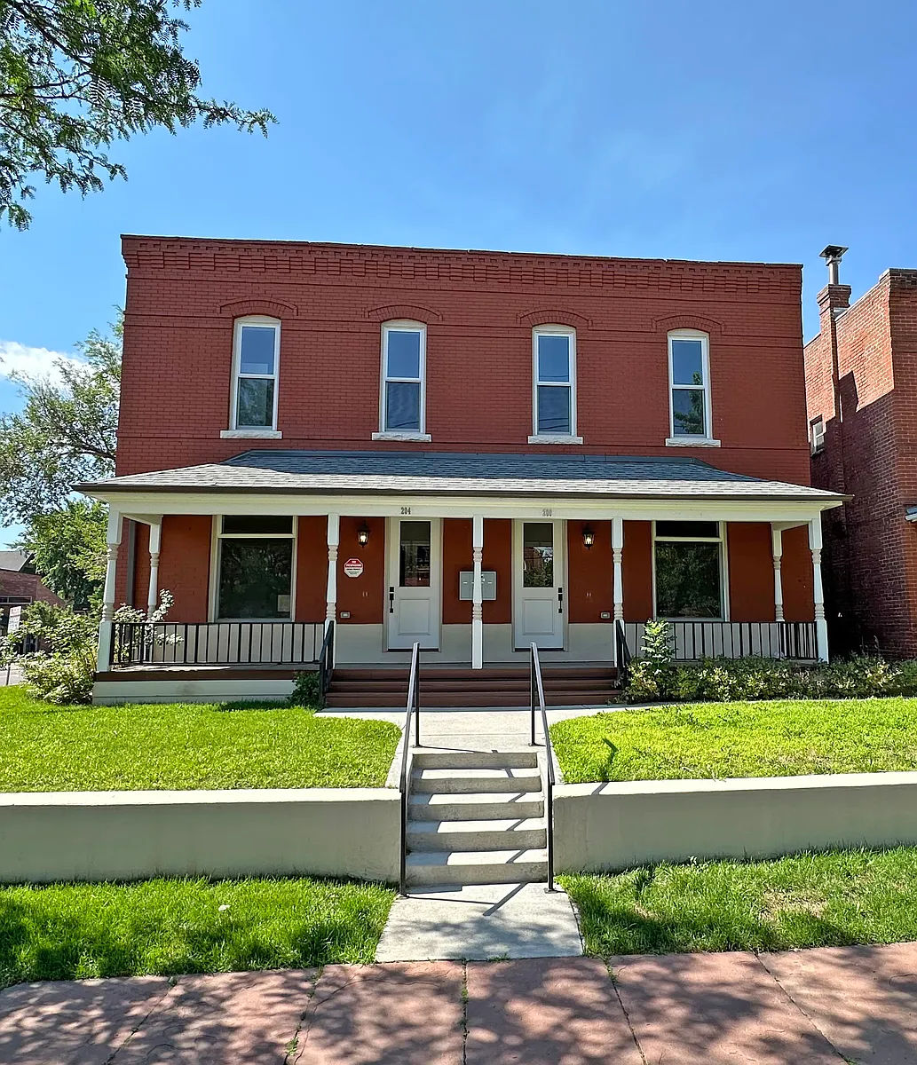 Building Photo - 204-206 W 5th Ave #A