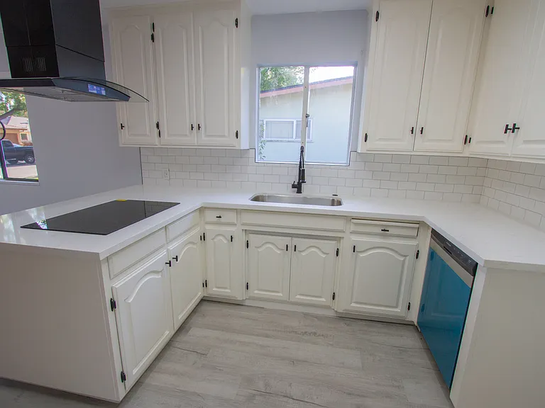 1434 Fordham Ave — Photo 11