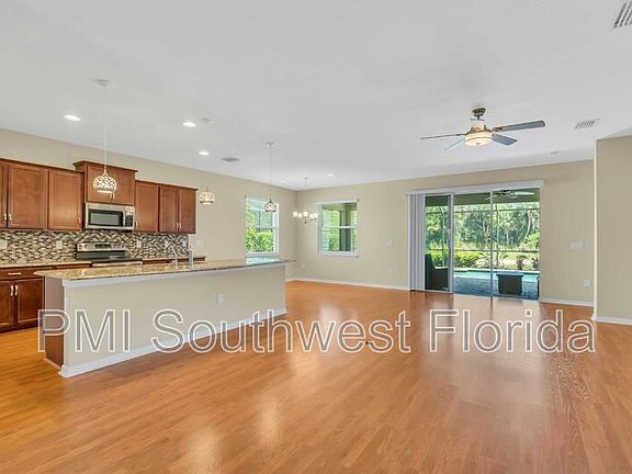 4th image of 2844 Esmeralda Dr