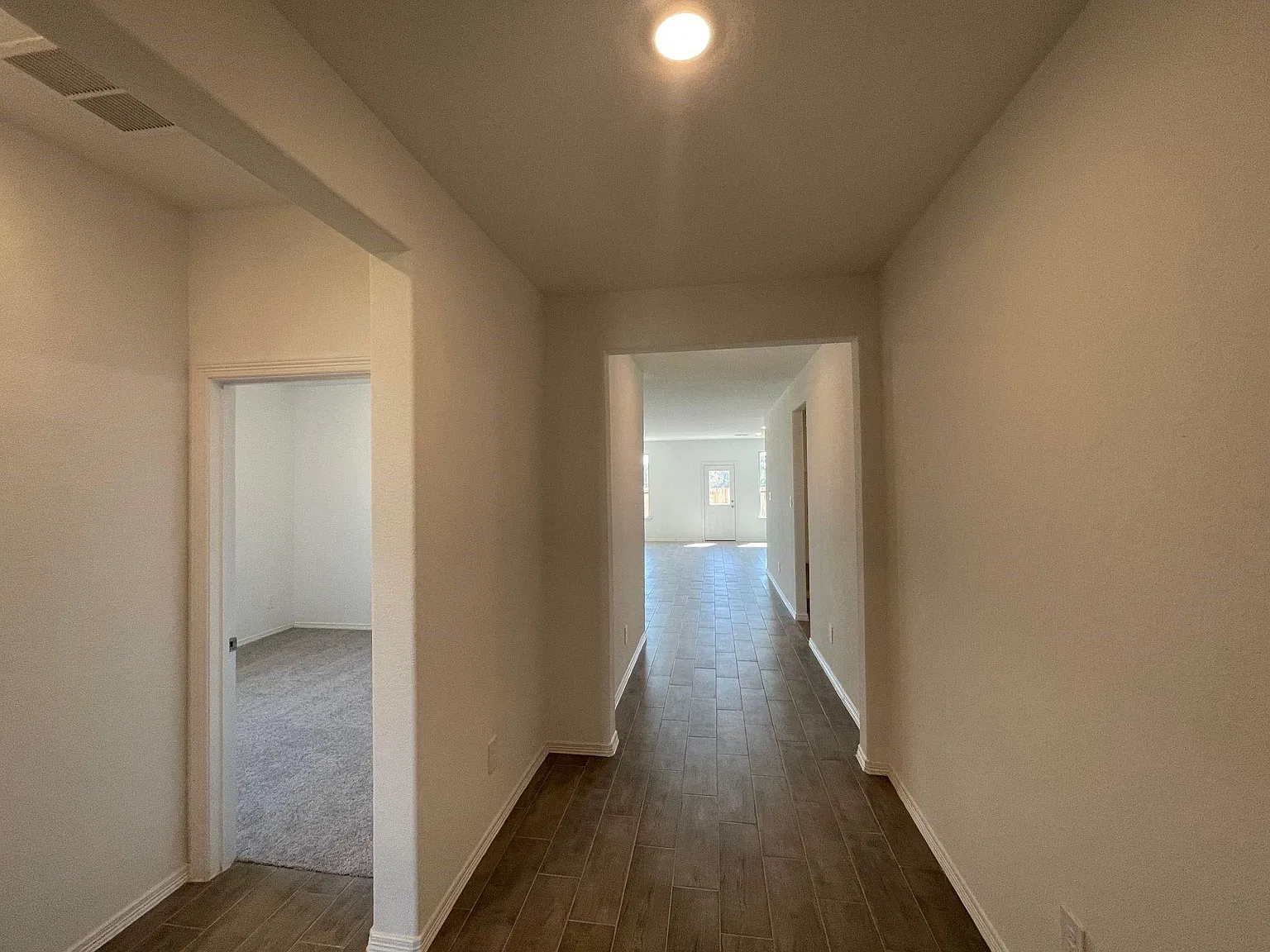 3 bed, 2.0 bath, 1637 sqft, $1,700 — Photo 3