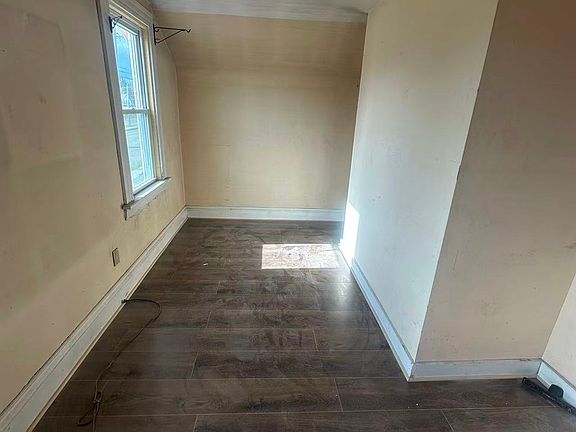 5th image of 292 E Henrietta Rd