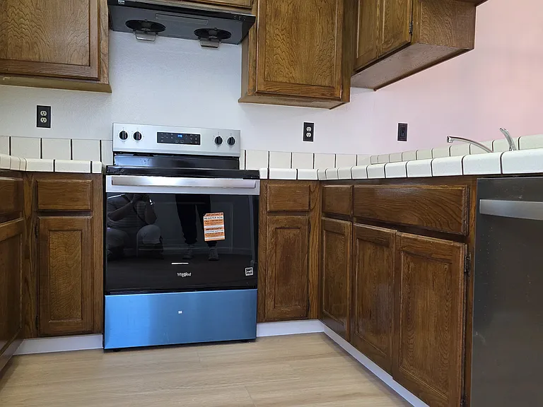 1157 Kelez Dr — Photo 7