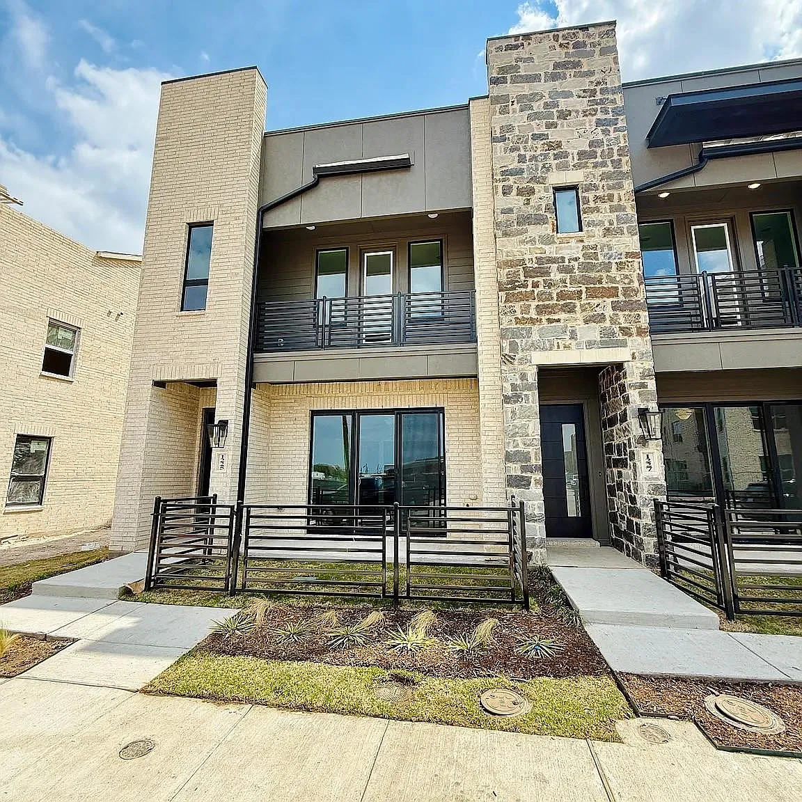 3 bed, 2115 sqft, $3,000 — Photo 2