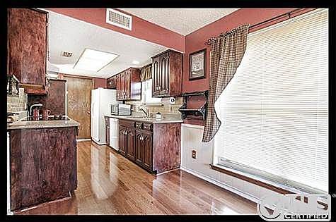 4th image of 1009 Bridle Dr