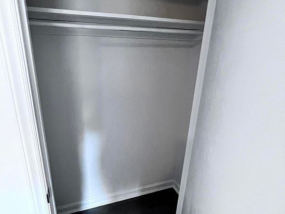 5th image of 911 Palace Ct APT C