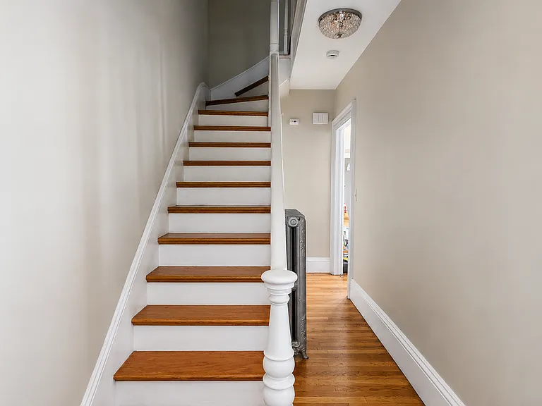 27 Franklin Ave — Photo 7