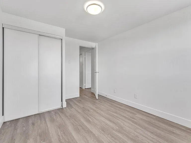 181 Queen Mary Rd — Photo 12