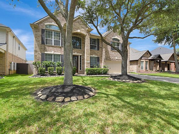 3rd image of 810 Almond Pointe