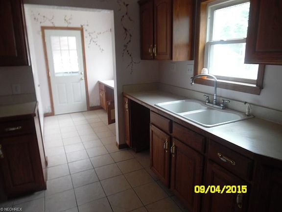 3rd image of 10712 Parkhurst Dr