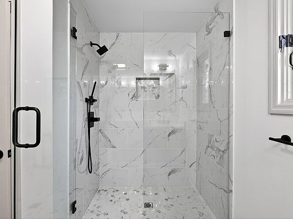 4th image of 409 Mountain View Rd