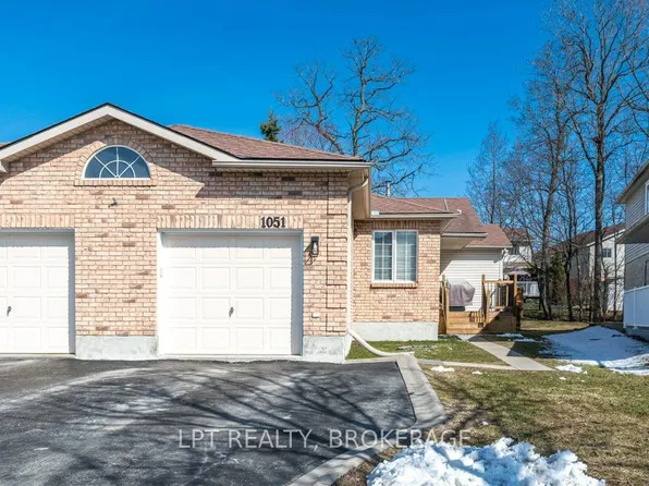 1051 Waterbury Cres, Kingston, ON K7M 8V4