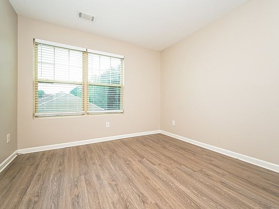 5th image of 4047 Clay Ct SE