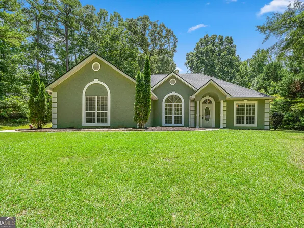 5 Queens Ct, Sharpsburg, GA 30277