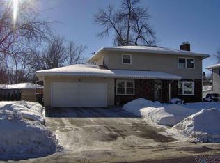 2705 W 37th St, Sioux Falls, SD 57105