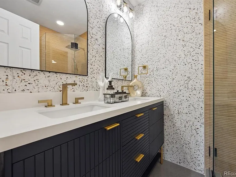 6050 E Alameda Ave — Photo 15