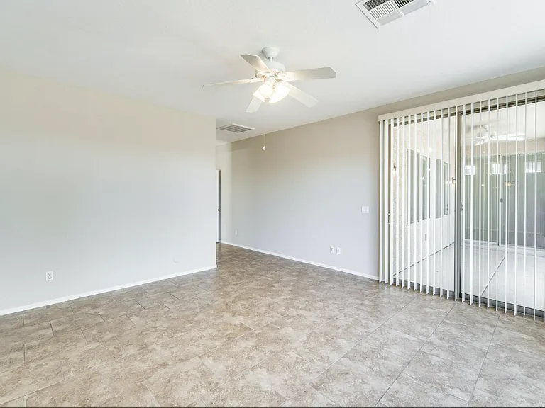 2307 W Spur Dr — Photo 4