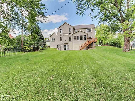 4th image of 223 Fleetwood Dr