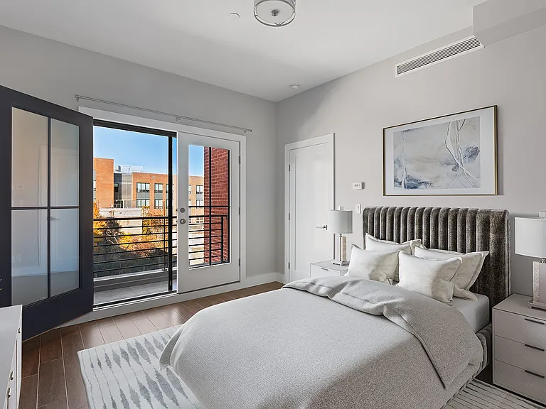 326 Bond St #4R — Photo 9