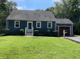 18 Glenwood St, East Patchogue, NY 11772