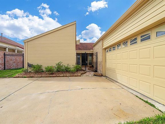 3rd image of 14203 Langbourne Dr