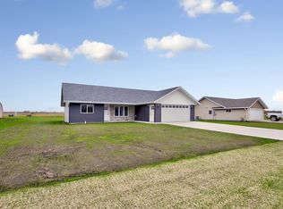 276 N Pond Dr, Jackson, MN 56143