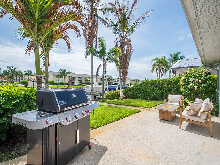 1914 Robalo Dr — Photo 18