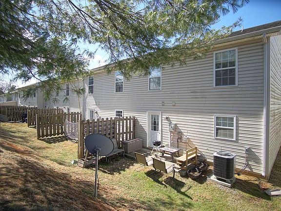 2nd image of 90 Salem Ln