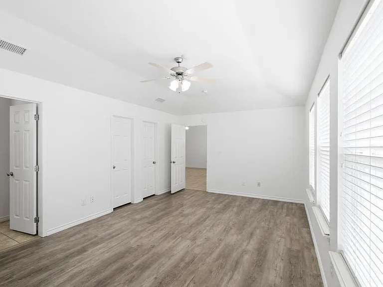 408 W Shandon Ave — Photo 16