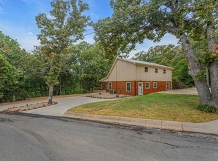 227 Shoreline Rd, Pottsboro, TX 75076