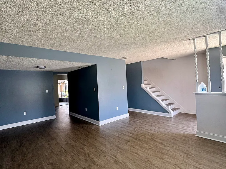 1413 Manor Dr NE #1413 — Photo 2
