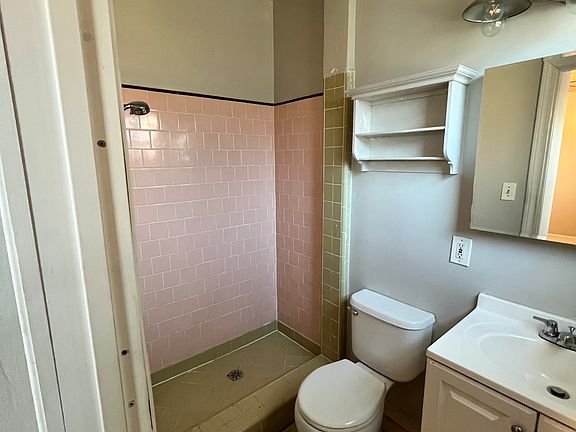 2nd image of 688 Chula Vista St APT C