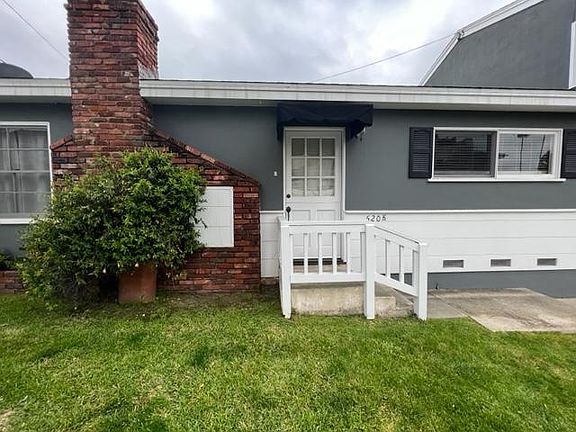 3rd image of 520 1/2 Avocado Ave
