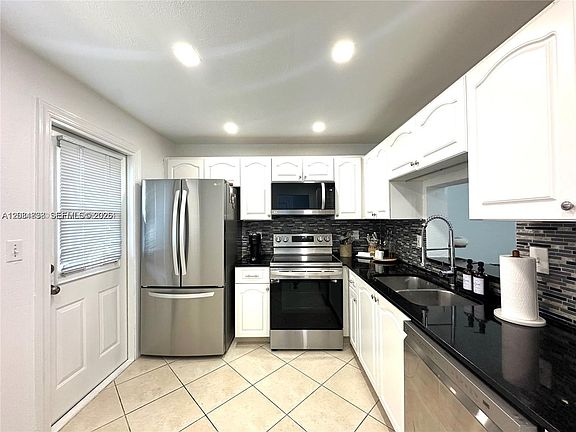 5th image of 620 NE 12th Ave APT 102