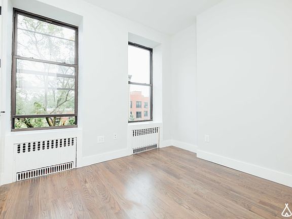 5th image of 406 Chauncey St #3L