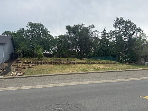 3rd image of 1433 Lakeside Dr