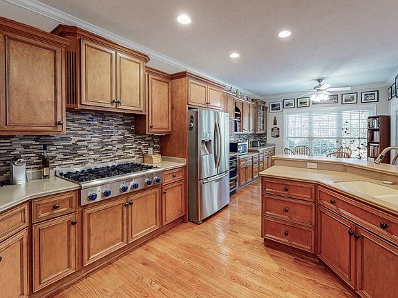 3rd image of 750 Willow Trace Pl