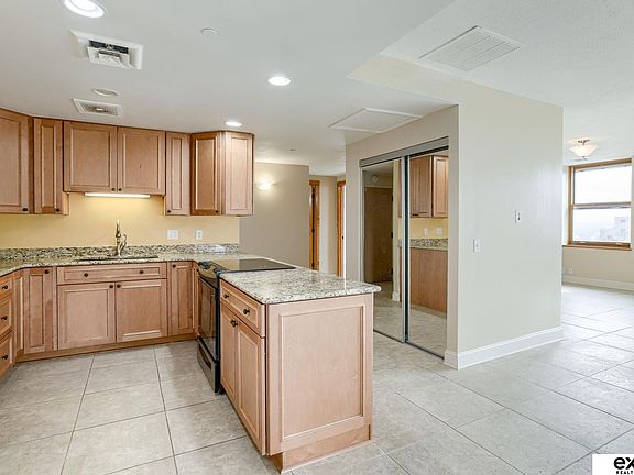 4th image of 312 S 16th St APT 1006