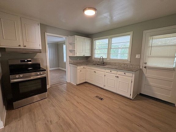 5th image of 2823 Barbara Rd