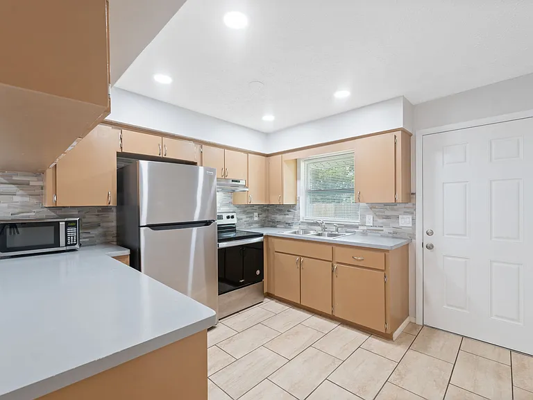 5431 Beach St #5431 — Photo 5