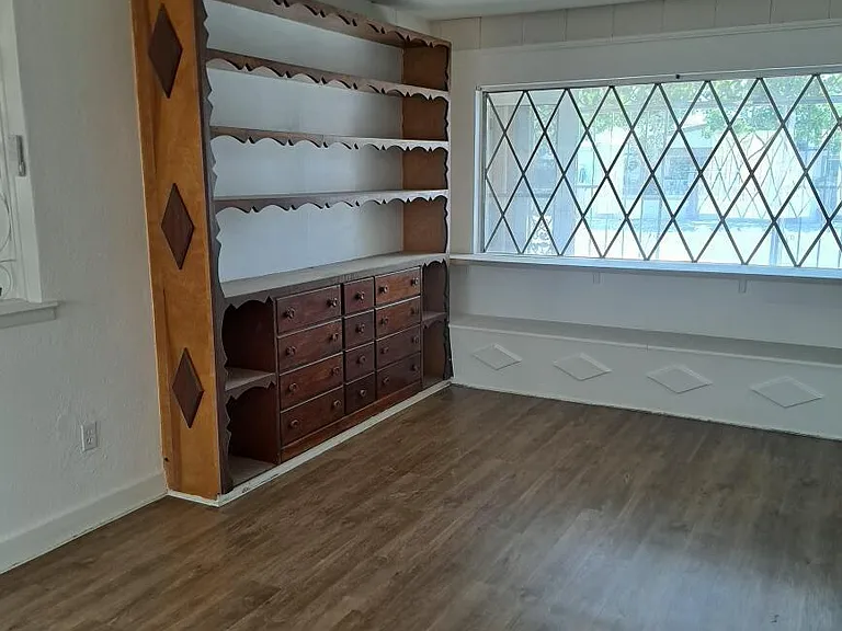 1504 Fairfield Dr — Photo 2