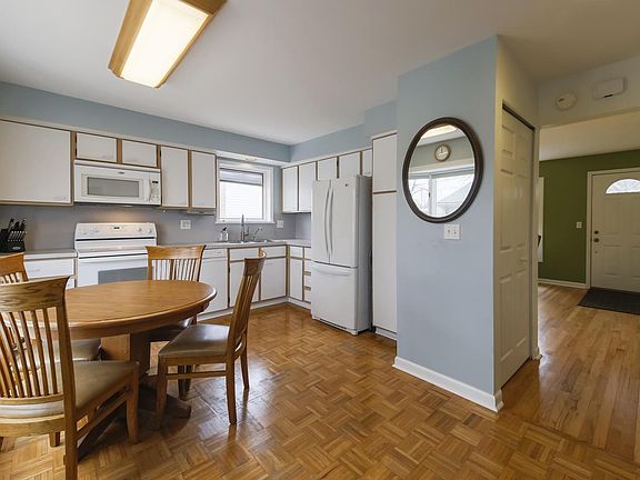 3rd image of 32446 Maryland St