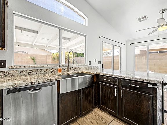 5th image of 109 W MOHAWK Drive