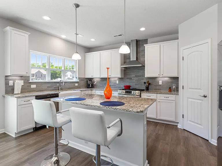 121 Bellflower Ln — Photo 8