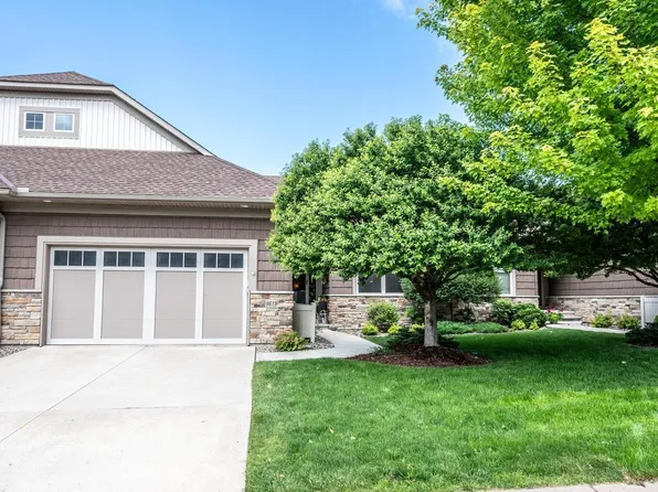 8619 Lake Riley Dr, Chanhassen, MN 55317