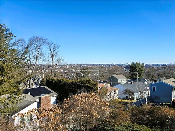 2nd image of 27 Aurelia Dr