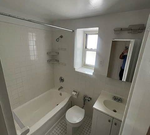 5th image of 13524 Hoover Ave APT 1A