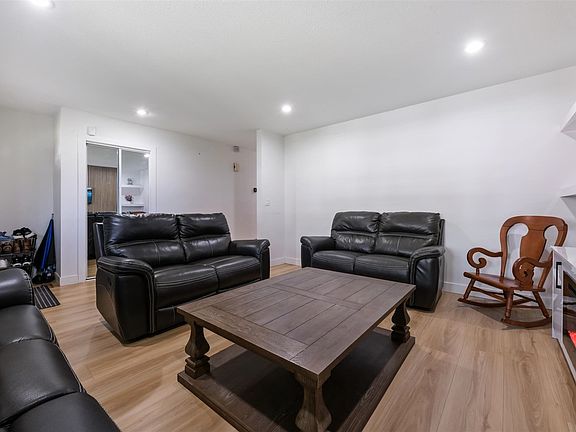 5th image of 16954 60th Ave